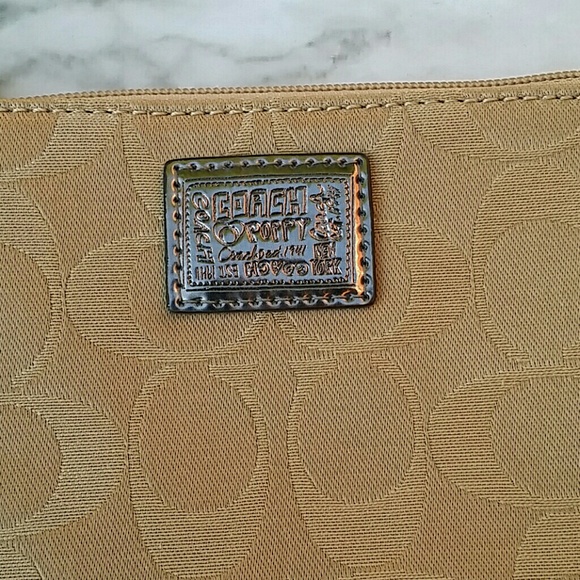 Coach Poppy Tan Wristel - Picture 3 of 3